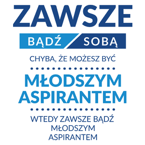 Zawsze Bądź Sobą, Chyba Że Możesz Być Młodszym Aspirantem - Kubek Biały