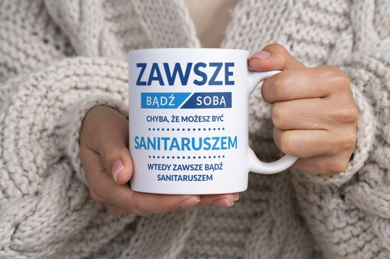 Zawsze Bądź Sobą, Chyba Że Możesz Być Sanitaruszem - Kubek Biały