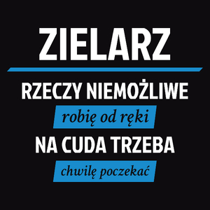 Zielarz - Rzeczy Niemożliwe Robię Od Ręki - Na Cuda Trzeba Chwilę Poczekać - Męska Koszulka Czarna